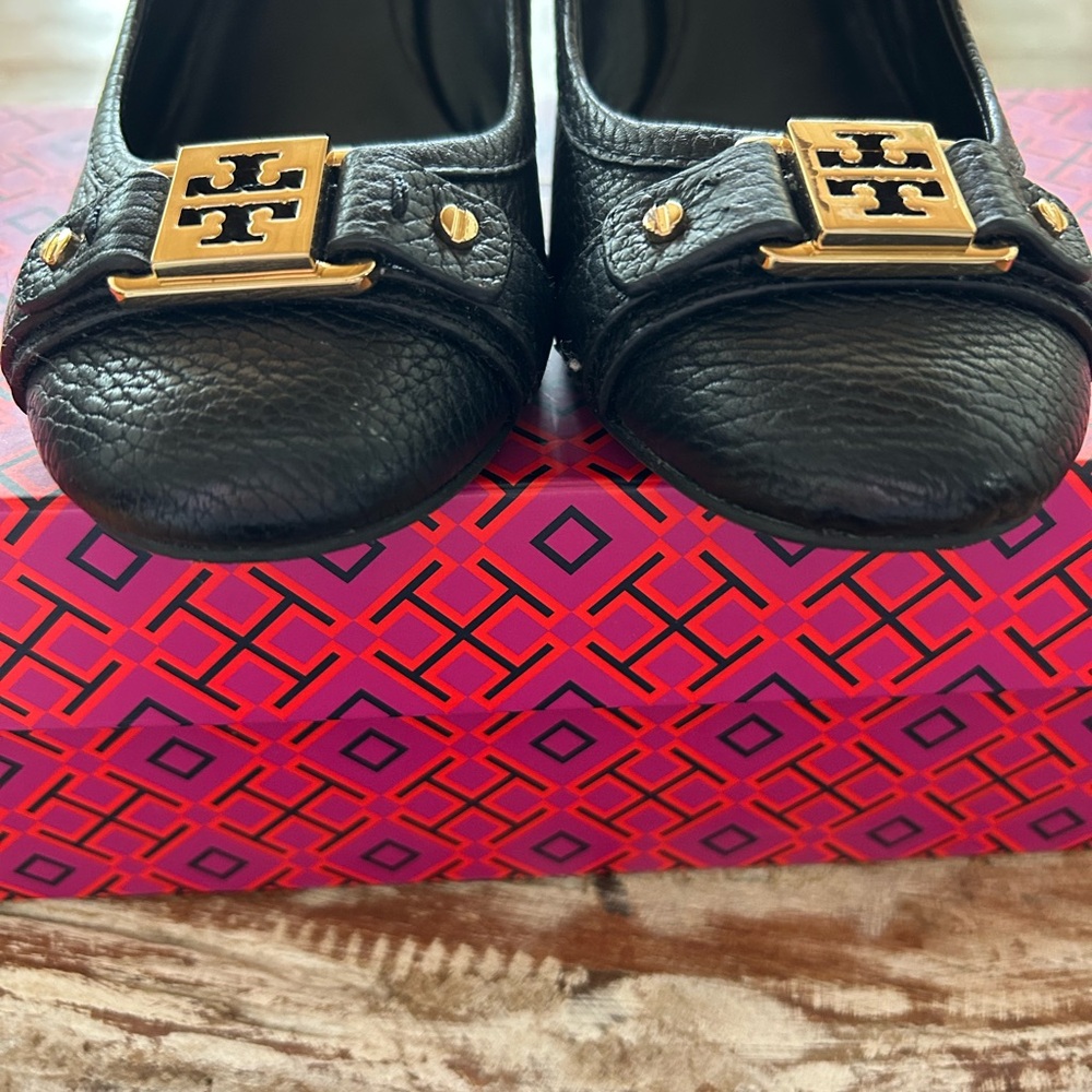 Barely worn! Tory Burch Black Jackie Wedge Women's Shoes 6.5M - Picture 3 of 7